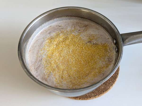 Dokonalá krémová polenta: jednoduchý recept na mäkké a chutné jedlo - Príprava krok 2