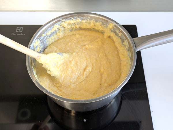 Dokonalá krémová polenta: jednoduchý recept na mäkké a chutné jedlo - Príprava krok 3
