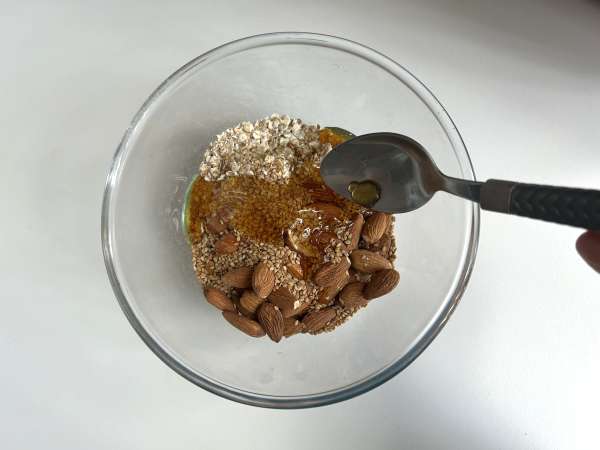 Granola expres s fritézou na vzduchu, aby sa raňajky stali chrumkavými - Príprava krok 2