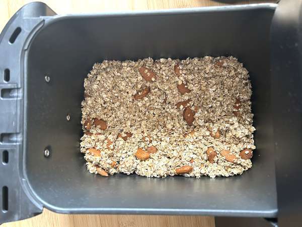 Granola expres s fritézou na vzduchu, aby sa raňajky stali chrumkavými - Príprava krok 4