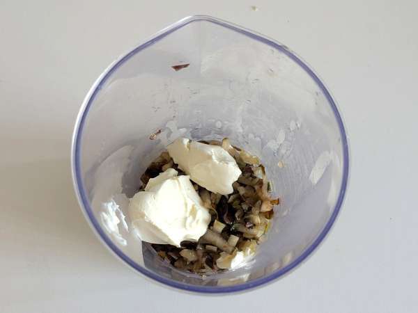 Krémové cestoviny s čakankou, slaninou a orechmi: rýchly a chutný recept - Príprava krok 4
