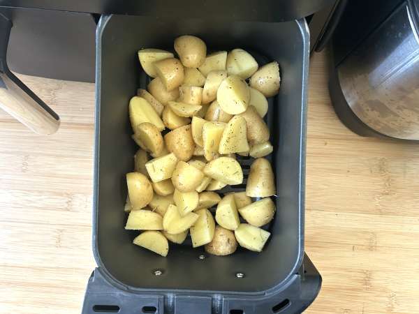 Chrumkavá, v ústach sa topiaca kozia syrová guľatina zapekaná vo fritéze Air Fryer: absolútny komfort! - Príprava krok 2