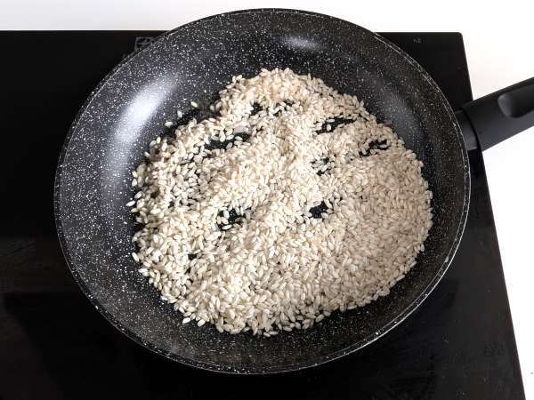 Rizoto s vápnom a ružovým korením: elegantný vegetariánsky recept na špeciálne večere - Príprava krok 2