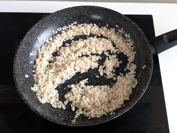 Rizoto s vápnom a ružovým korením: elegantný vegetariánsky recept na špeciálne večere - Príprava krok 3