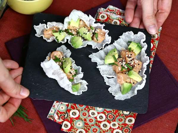Ázijské tacos: tatarák z lososa v ryžových lupienkoch - Príprava krok 6
