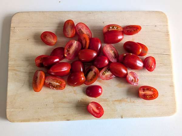 Špagety s cherry paradajkami a píniovými orieškami: krémový a voňavý recept - Príprava krok 1