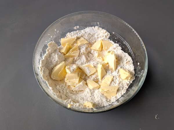 Koláč s jahodovým džemom: klasický recept na krehké pečivo (aj srdcia) - Príprava krok 2