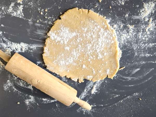 Koláč s jahodovým džemom: klasický recept na krehké pečivo (aj srdcia) - Príprava krok 4