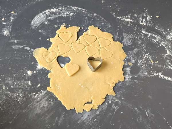 Koláč s jahodovým džemom: klasický recept na krehké pečivo (aj srdcia) - Príprava krok 6