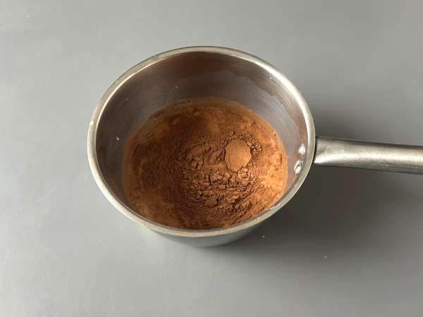 Domáca horúca čokoláda: jednoduchý recept na hustú, lesklú a hodvábnu čokoládu - Príprava krok 1