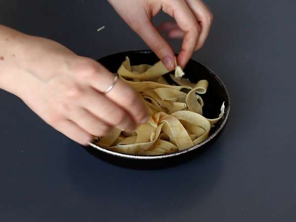Palacinkové tagliatelle s čokoládou a arašidmi! - Príprava krok 6