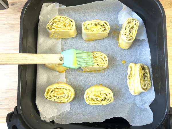 Mozzarella pesto lístkové pečivo s fritézou, hotové za 15 minút! - Príprava krok 6