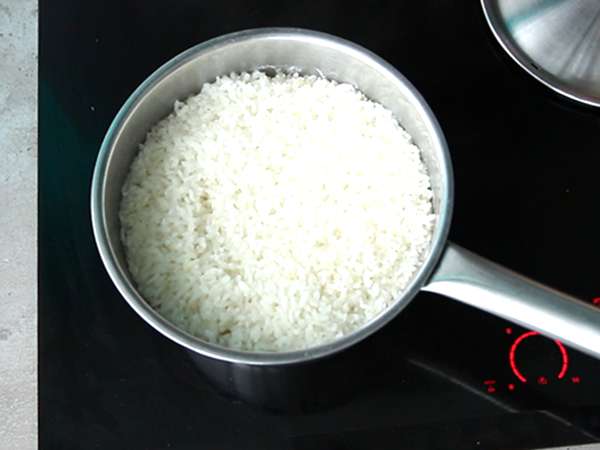Onigiri so žĺtkami konzervovanými v sójovej omáčke - Príprava krok 3
