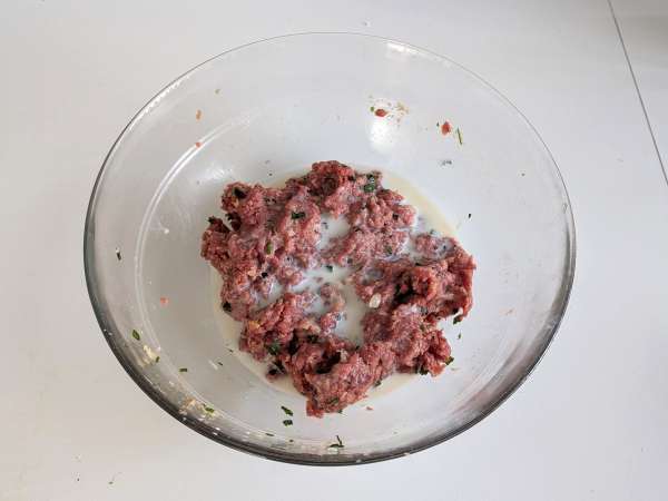 Mäkké mäsové guľky vo fritéze: rýchly a jednoduchý recept s hovädzím mäsom - Príprava krok 4
