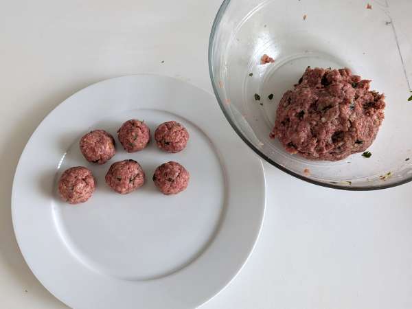 Mäkké mäsové guľky vo fritéze: rýchly a jednoduchý recept s hovädzím mäsom - Príprava krok 5