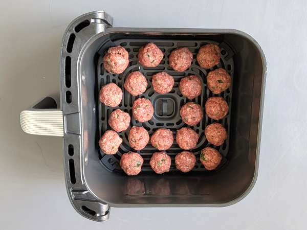 Mäkké mäsové guľky vo fritéze: rýchly a jednoduchý recept s hovädzím mäsom - Príprava krok 6