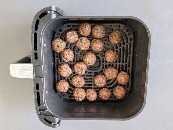 Mäkké mäsové guľky vo fritéze: rýchly a jednoduchý recept s hovädzím mäsom - Príprava krok 7
