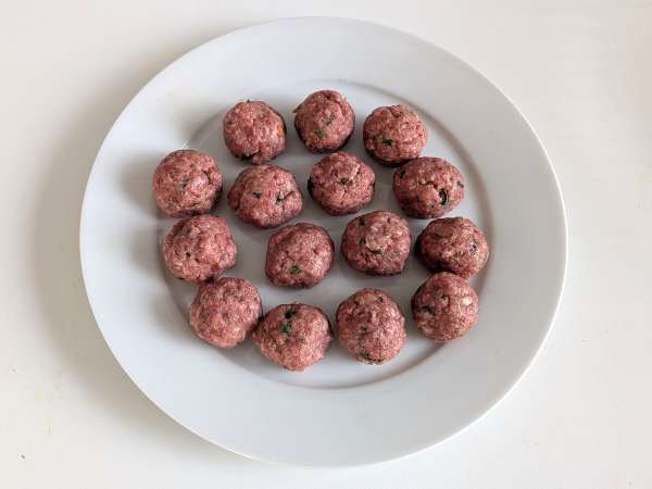 Mäsové guľky vo fritéze so sladkokyslou barbecue omáčkou: jednoduchý a chutný recept - Príprava krok 5