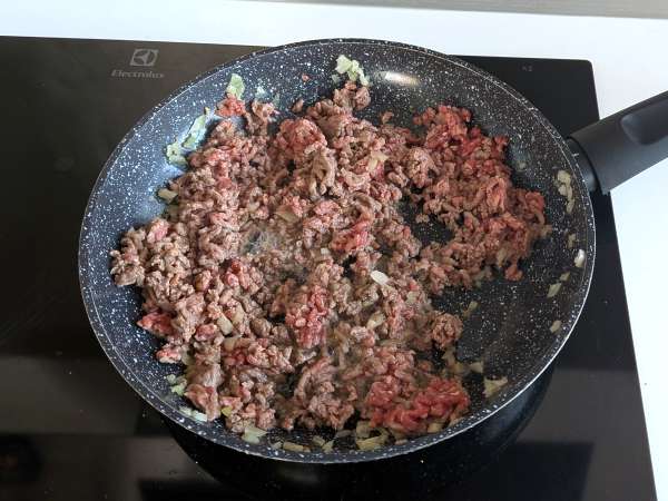 Buchty na hamburgery vo fritéze: skvelé na rýchlu a chutnú večeru - Príprava krok 1