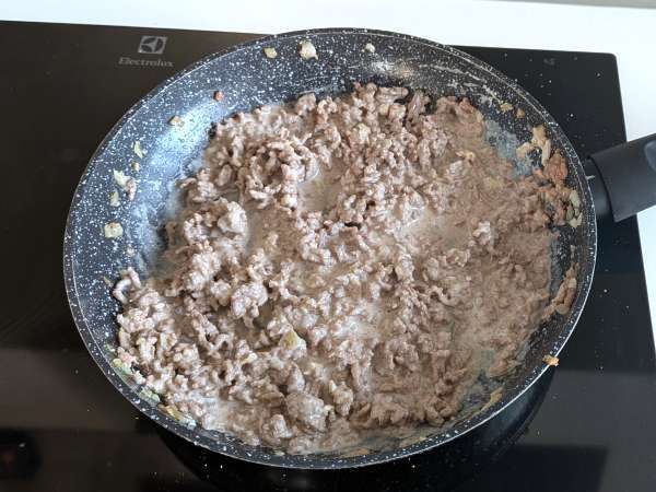 Buchty na hamburgery vo fritéze: skvelé na rýchlu a chutnú večeru - Príprava krok 2