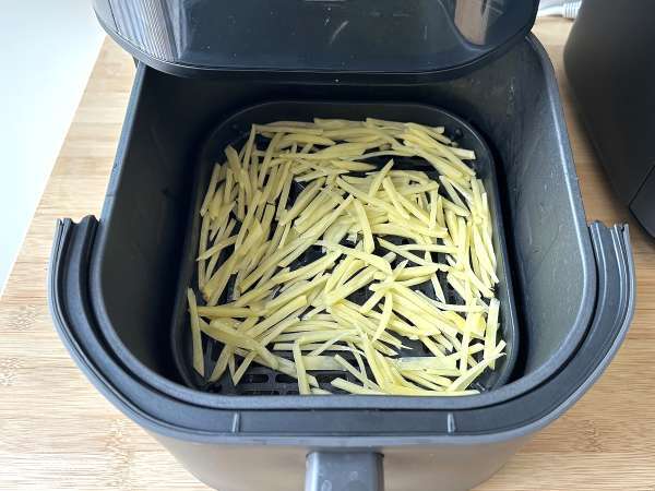 Zemiakové lupienky z fritézy na vzduchu také chrumkavé, že neuveríte, že sú vyrobené doma - Príprava krok 5