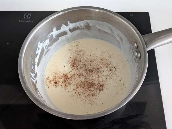 Krémové zapečené cestoviny s hráškom a šunkou au gratin - Príprava krok 3