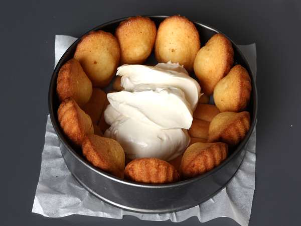Charlotte s červeným ovocím a madeleines - Príprava krok 4