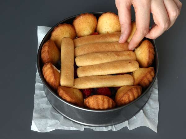 Charlotte s červeným ovocím a madeleines - Príprava krok 7