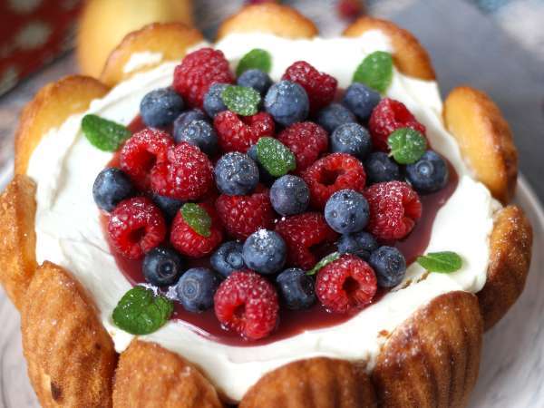 Charlotte s červeným ovocím a madeleines - Príprava krok 11