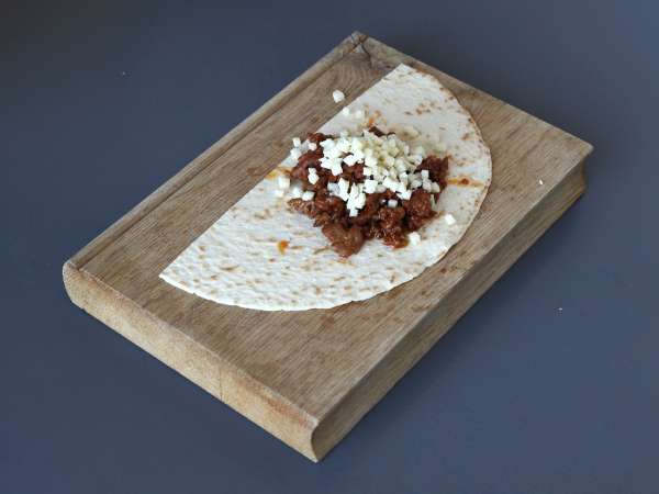 Tortilly pečené v rúre s quesadillou a pikantnou hovädzou náplňou - Príprava krok 4