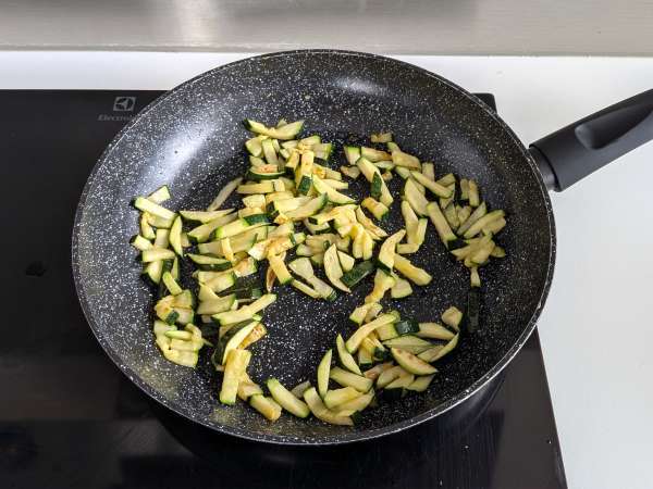 Cuketa Carbonara: jednoduchý vegetariánsky recept - Príprava krok 3