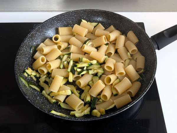 Cuketa Carbonara: jednoduchý vegetariánsky recept - Príprava krok 7