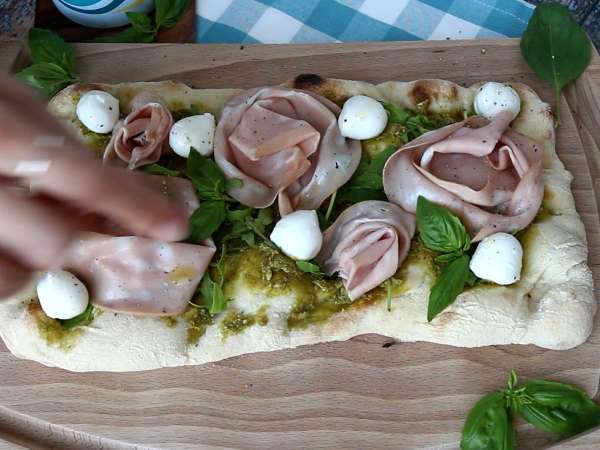 Pinsa s pestom a mortadelou, hotová za 10 minút! - Príprava krok 6