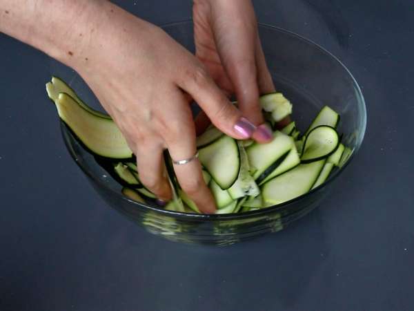 Koláč s pestom a cuketou: jednoduchý recept, ktorý vonia ako leto! - Príprava krok 2