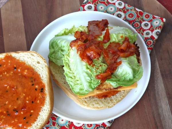 Burger s kuracím mäsom obaleným v kórejskom štýle: chrumkavý, pikantný a mimoriadne lahodný - Príprava krok 6