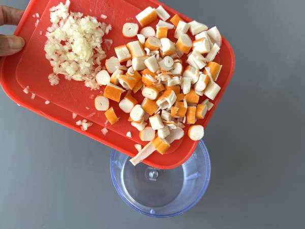 Surimi nátierka: recept na bleskovo rýchle predjedlo - Príprava krok 1