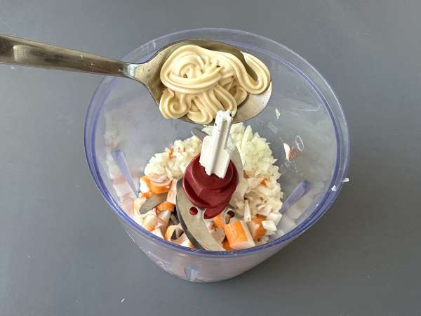 Surimi nátierka: recept na bleskovo rýchle predjedlo - Príprava krok 2
