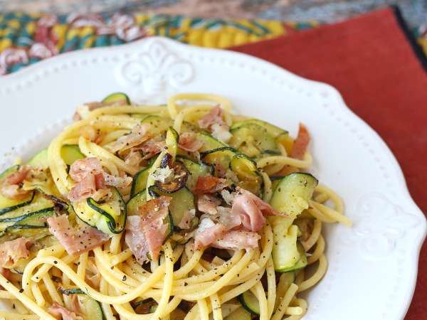 Cestoviny s cuketou a chrumkavým špekom: jednoduchý recept na obed aj večeru - Príprava krok 8