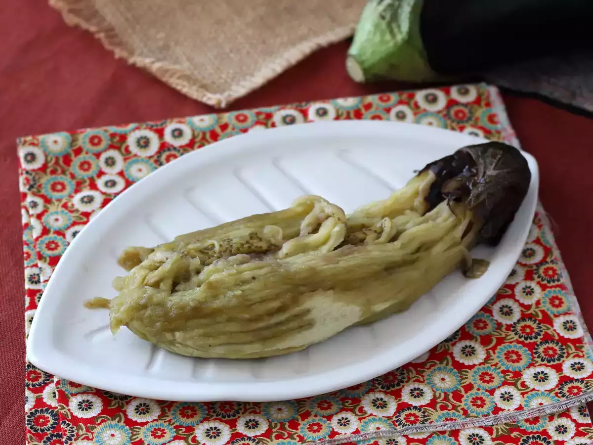 Ako upiecť a olúpať baklažány v rúre?