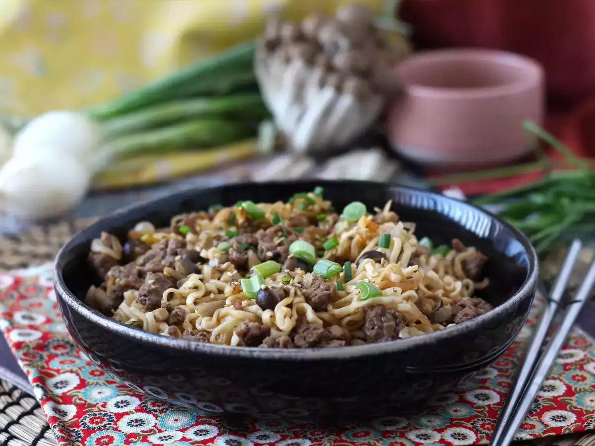 Ako varíte instantné rezance? Rýchly recept s hovädzím mäsom a hubami! - foto 3