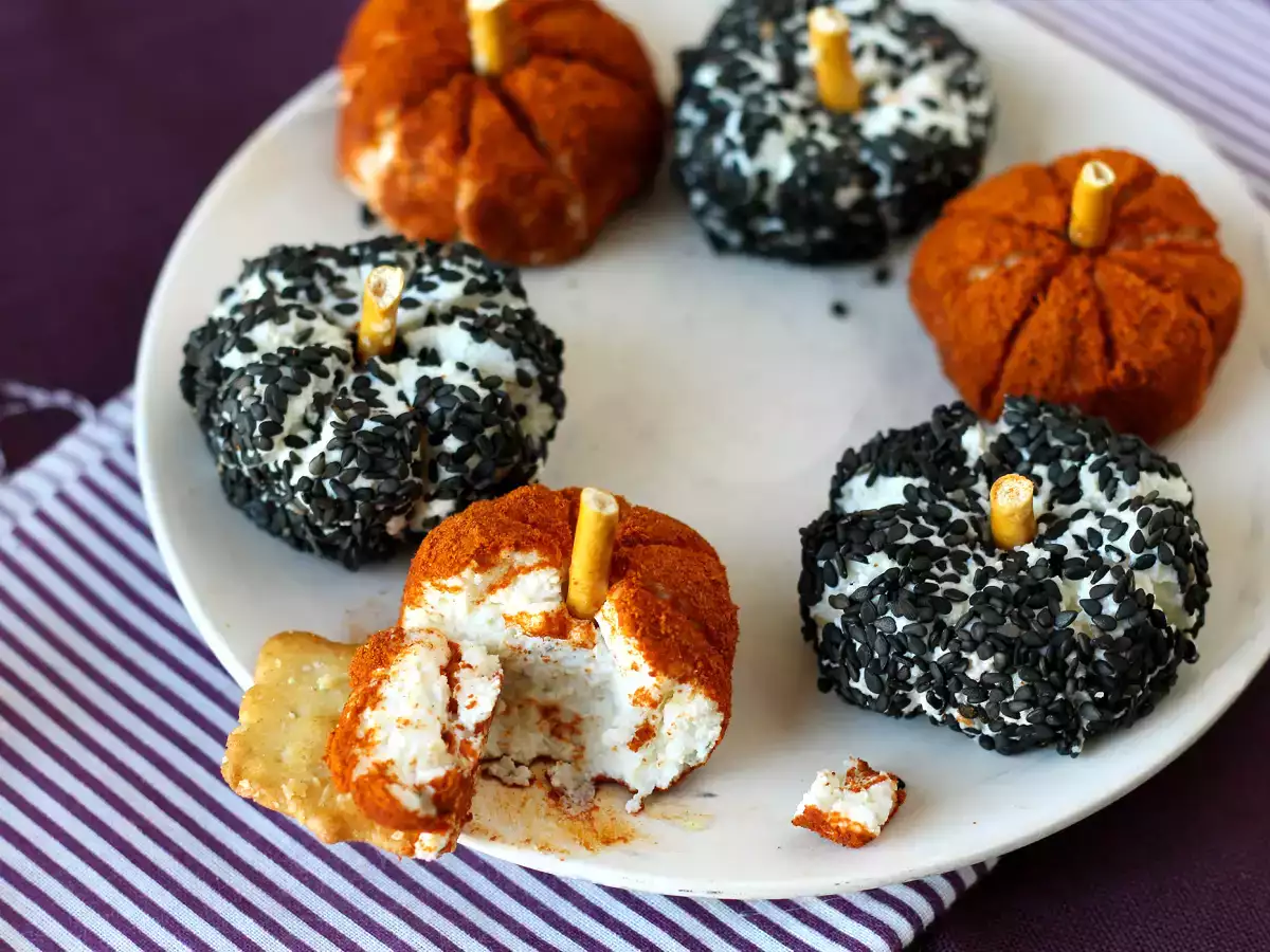 Aperitívna syrová nátierka v tvare tekvice, ideálna na Halloween! - foto 3