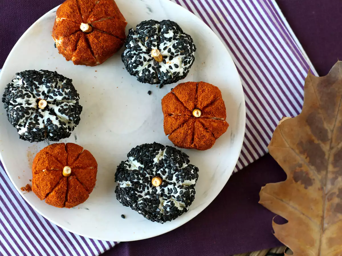 Aperitívna syrová nátierka v tvare tekvice, ideálna na Halloween! - foto 7