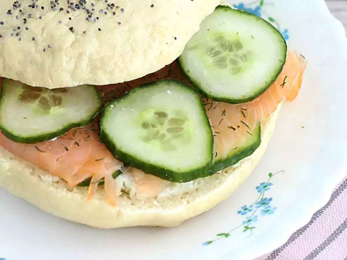 Bagel s lososom, uhorkou a syrom fromage frais - foto 2