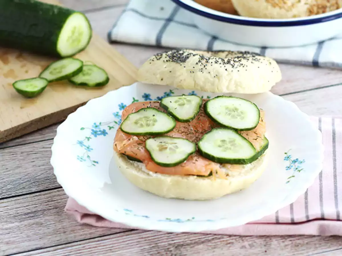 Bagel s lososom, uhorkou a syrom fromage frais - foto 3