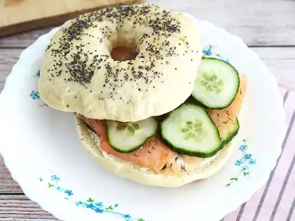Recept Bagel s lososom, uhorkou a syrom fromage frais
