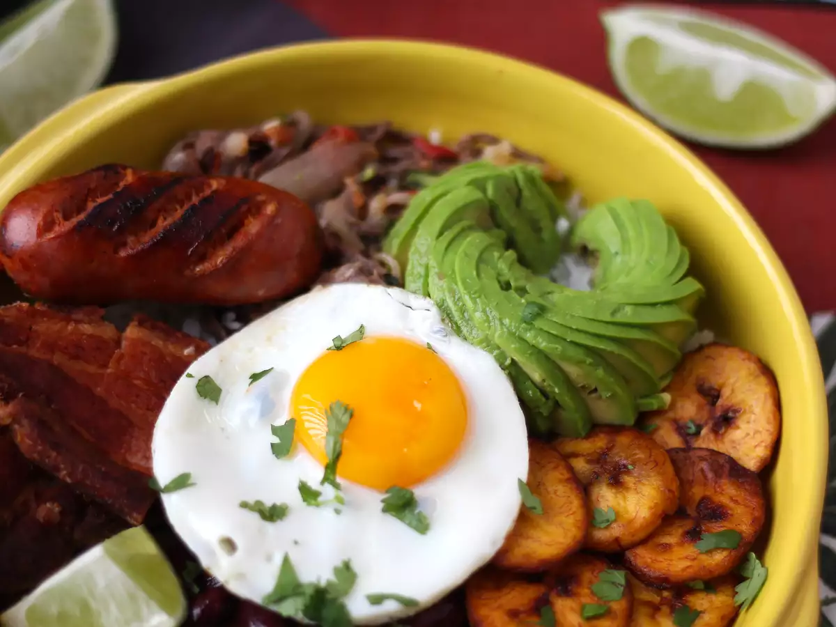 Bandeja Paisa, kolumbijské jedlo plné chuti a tradície - foto 2