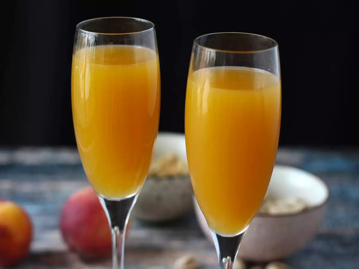 Bellini, jednoduchý taliansky broskyňový koktail, ktorý si môžete pripraviť doma! - foto 4
