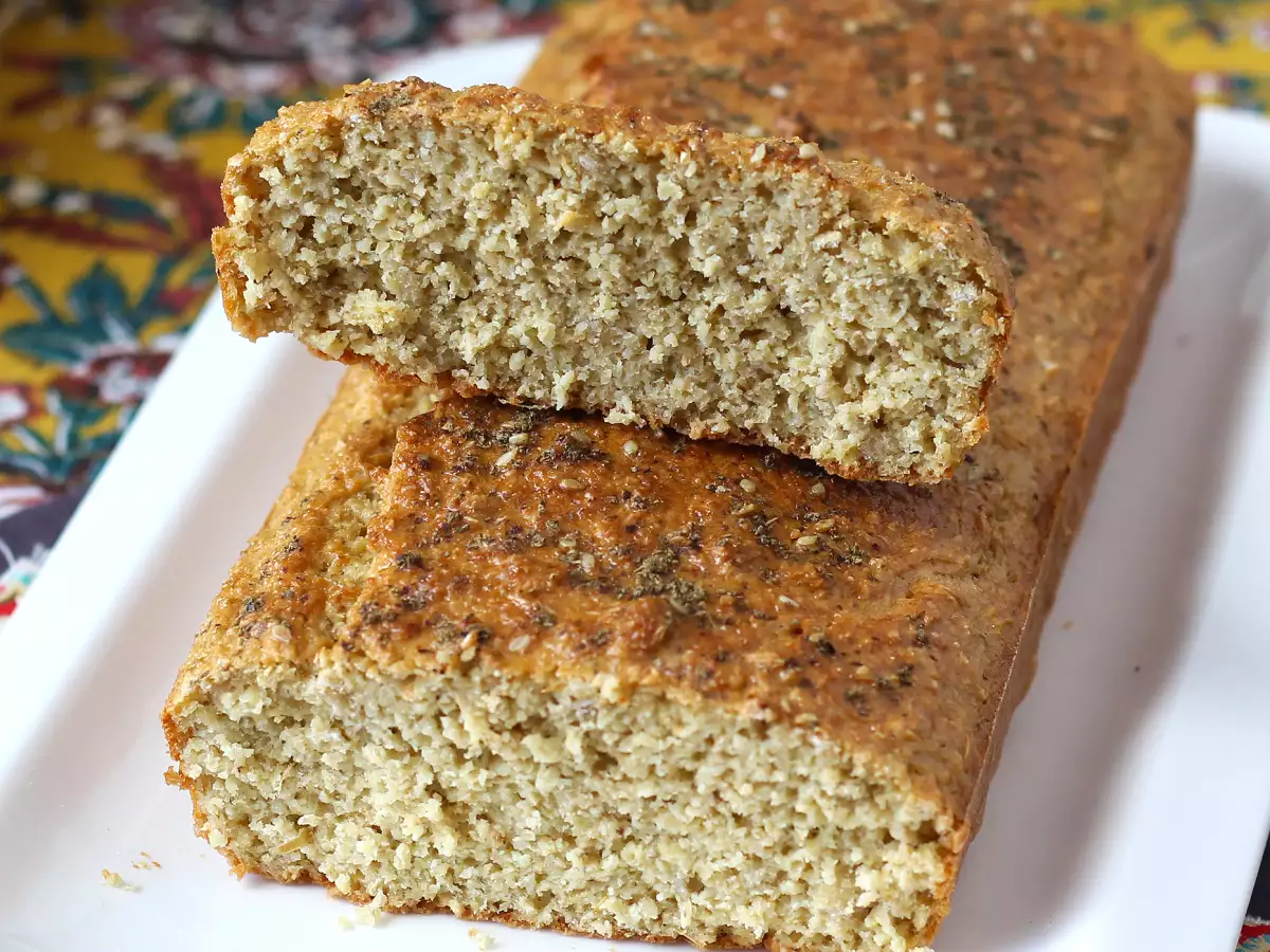 Bezlepkový ovsený chlieb s jogurtom a vajcami: zdravý a jednoduchý recept plný bielkovín