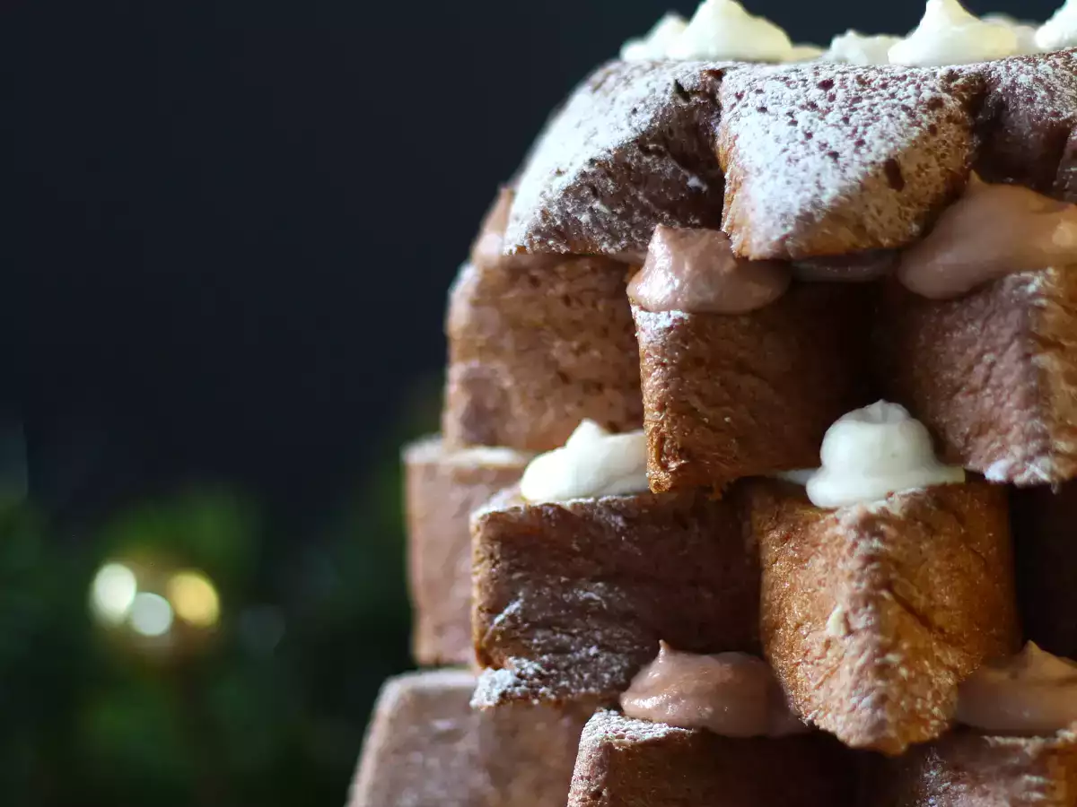 Brioška Pandoro plnená krémom Nutella a vanilkovým krémom v tvare vianočného stromčeka - foto 4