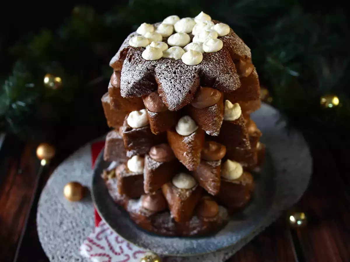 Brioška Pandoro plnená krémom Nutella a vanilkovým krémom v tvare vianočného stromčeka - foto 5